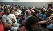 A audiência pública realizada na noite desta quarta-feira lotou o Theatro Vasques e culminou com a aprovação, por parte da população, da doação do Centro Esportivo do Socorro para o Sesc (Junior . . .