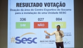 A audiência pública realizada na noite desta quarta-feira lotou o Theatro Vasques e culminou com a aprovação, por parte da população, da doação do Centro Esportivo do Socorro para o Sesc (Junior . . .