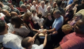 A audiência pública realizada na noite desta quarta-feira lotou o Theatro Vasques e culminou com a aprovação, por parte da população, da doação do Centro Esportivo do Socorro para o Sesc (Junior . . .
