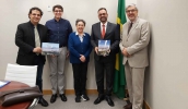 O secretário Clodoaldo de Moraes esteve no Consulado Brasileiro no Canadá com a cônsul-geral Ana Lélia Benincá Beltrame e o cônsul-geral adjunto Ademar Seabra da Cruz Junior, além do representante . . .