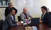 O prefeito de Oshawa, Dan Carter, ficou impressionado com Mogi das Cruzes e recebeu a formalização do pedido para que as duas sejam cidades-irmãs. (Foto: Divulgação/PMMC)