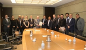 Durante reunião na sede da Fecomércio, em São Paulo, o prefeito Marcus Melo assinou a transferência oficial da área do Centro Esportivo do Socorro ao Sesc (Ney Sarmento/ PMMC)