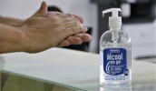 A utilização de álcool em gel para a higienização das mãos é uma das medidas para a prevenção da propagação do covid-19, o novo coronavírus (Ney Sarmento/PMMC)