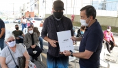 Moradores do CDHU Vila Cléo e da Vila Municipal recebem títulos de propriedade