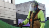Em todos os sábados, as equipes da Secretaria de Serviços Urbanos fazem um mutirão de limpeza pública em um grupo de bairros (Divulgação/ PMMC)