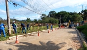 Objetivo da travessia, que integra a Setorização da Região Leste da cidade, é fornecer água a prédios públicos por meio da adutora de Sabaúna (Foto: Semae)