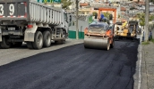 Programa de recapeamento, que vai contemplar 41 vias públicas da cidade, já está com 10 ruas e avenidas concluídas, alcançando 26% do cronograma (Divulgação/ PMMC)