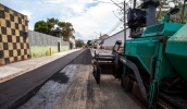 Secretaria de Serviços Urbanos finalizou nesta sexta-feira as obras de reparo na rua Casarejos, que compreenderam troca de galerias de águas pluviais, seguida por recomposição asfáltica