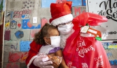 Fundo Social de Mogi fez nesta quarta-feira entregas no Jardim Planalto e Biritiba Ussu, de presentes fruto da campanha Árvore Natal de Sorrisos 2021 (Pedro Chavedar/ PMMC)