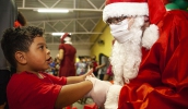 Fundo Social de Mogi fez nesta quarta-feira entregas no Jardim Planalto e Biritiba Ussu, de presentes fruto da campanha Árvore Natal de Sorrisos 2021 (Pedro Chavedar/ PMMC)