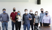 Prefeito Caio Cunha recebeu representantes da empresa Placo, que anunciaram a ampliação da unidade de Mogi das Cruzes para a produção de nova linha de placas de gesso (Divulgação/PMMC)