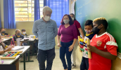 Na última semana, o educador esteve presente nas sete escolas participantes do programa, como na EM Profª Sonia Brasil de Siqueira Andreucci, no Jardim Margarida. (Divulgação/PMMC)