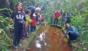 Alunos conhecem o “caminho das águas” durante visita monitorada ao Parque Municipal