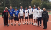 Equipe de tênis masculino de Mogi das Cruzes conquistou a medalha de ouro na disputas de duplas, durante os Jogos da Melhor Idade, realizados em Campos do Jordão (Divulgação)