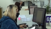 Atendimento presencial para interessados no seguro-desemprego é feito na unidade do programa Mogi Conecta no Terminal Estudantes (Divulgação/PMMC)
