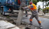 Os serviços de drenagem são realizados ao longo de todo o ano pelas equipes da Secretaria da Infraestrutura Urbana, inclusive pelos mutirões Cidade Bonita (Pedro Chavedar/ PMMC)