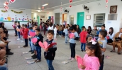 A EM Prof. Antônio Paschoal Gomes de Oliveira, no Jardim Aeroporto II, celebrou a data com o retorno das famílias às atividades da escola. (Divulgação/PMMC)