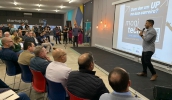 Prefeito Caio Cunha relembrou carreira na área de tecnologia e destacou a oferta atual de cursos gratuitos, de qualidade e com vagas ilimitadas (Pedro Chavedar/PMMC)