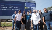 A prefeita em exercício, Priscila Yamagami Kähler, e o secretário estadual de Logística e Transportes, João Octaviano Machado Neto, acompanharam o início das obras de pavimentação e recuperação . . .