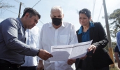 A prefeita em exercício, Priscila Yamagami Kähler, e o secretário estadual de Logística e Transportes, João Octaviano Machado Neto, acompanharam o início das obras de pavimentação e recuperação . . .