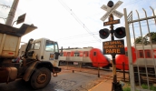 A passagem em nível de Jundiapeba será interditada entre este domingo e segunda-feira, para manutenções da CPTM e troca da capa asfáltica, pela Secretaria de Infraestrutura Urbana