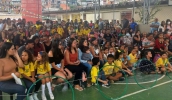 Na quadra da escola do Jardim Margarida, os alunos apresentaram danças e músicas representando o Brasil e países da América Latina e África. (Divulgação/PMMC)