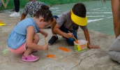 Mutirão de pintura da Rua de Brincar no Jardim Aeroporto mobilizou moradores e crianças