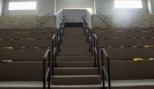 O imóvel, localizado ao lado do Ginásio Municipal de Esportes Professor Hugo Ramos, foi construído pela administração municipal, na Nova Mogilar (Divulgação/PMMC)