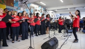 A Prefeitura de Mogi das Cruzes recebeu no final da tarde desta última terça-feira (20/12), o Coral dos Servidores no saguão principal de seu prédio-sede (Pedro Chavedar)
