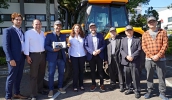 Prefeito Caio Cunha recebeu da AGCO trator agrícola que será utilizado na manutenção do Parque Natural Municipal Chiquinho Veríssimo (Divulgação)