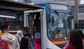 Com a decisão divulgada nesta quarta-feira, a tarifa de ônibus não terá aumento, evitando que a variação dos custos do sistema seja repassada aos passageiros (Divulgação/PMMC)