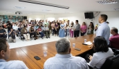 Prefeito mogiano assinou o acordo de cooperação com a CAF em evento realizado no Auditório da Prefeitura, que recebeu bom público (Divulgação/PMMC)