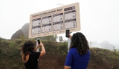 Placa com tecnologia QR Code apresenta trilhas a partir do Pico do Urubu