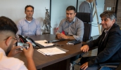 Rafael Lopes Filho, vice-presidente da Joli, prefeito Caio Cunha e João Nassar, diretor de expansão da Cobasi, anunciam novas lojas e mais empregos para Mogi das Cruzes (Warley Kenji/PMMC)
