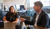 Secretária de Mobilidade Urbana, Cristiane Ayres, e João Nassar, diretor de expansão da Cobasi, durante anúncio de implantação de nova loja no município (Warley Kenji/PMMC)
