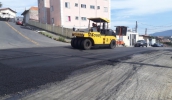 Avenida José Glicério de Melo, no Jardim Camila, passa por recuperação asfáltica após intervenções no sistema de drenagem (Divulgação/PMMC)