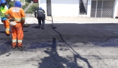 Avenida José Glicério de Melo, no Jardim Camila, passa por recuperação asfáltica após intervenções no sistema de drenagem (Divulgação/PMMC)