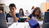 Em 2023, foi assinado o contrato de conectividade que leva 1MB por aluno e período, padrão internacional "Education Superhighway". (Warley Kenji/PMMC)