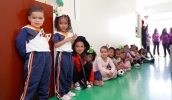 Alunos da creche apresentaram músicas referentes ao circo. (Divulgação/PMMC)