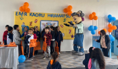 A equipe da plataforma parabenizou toda a equipe escolar e levou até a escola o mascote Yed para animar as crianças. (Divulgação/PMMC)