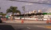 A partir desta segunda-feira, os motoristas passarão a utilizar a nova pista da rua Carlos Barattino, construída na lateral do Mercado do Produtor (Warley Kenji/PMMC)