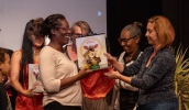 O Fundo Social de Mogi das Cruzes fez, na noite desta quinta-feira, a entrega de certificados do módulo 3 do ano dos cursos profissionalizantes; 541 pessoas se capacitaram (Divulgação/ PMMC)