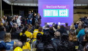 Alunos, diretores e ex-diretores das unidades escolares do bairro participaram do evento ao lado da comunidade. (Divulgação/PMMC)