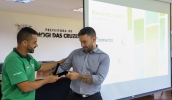 Prefeito Caio Cunha recebeu a premiação de Cidade Verde do Programa Despoluir, em que a frota de ônibus da cidade alcançou média de 97% de aprovação (Divulgação/PMMC)