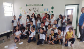 Os alunos visitaram o Centro de Referência Mata Atlântica (CRMA), mantido pela Kimberly, onde fizeram atividades de identificação das espécies espécies da flora e da fauna encontradas e as relacionaram . . .