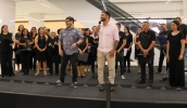 Coral de servidores se apresentou na noite desta quinta-feira do Patteo Urupema Shopping e também comandará o encerramento da campanha Natal de Sorrisos (Divulgação/ PMMC)