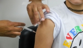 Vacina contra dengue para público de 10 a 14 anos está disponível (Foto: Divulgação/PMMC)