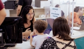 O atendimento personalizado no PAC, exclusivo às pessoas que já participaram de reunião no Cemforpe, já teve início, com análise de documentação (Warley Kenji/PMMC)