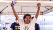 Moradores de quatro quadras de Jundiapeba receberam no último sábado, após uma espera de décadas, os títulos de regularização de seus imóveis (Warley Kenji/ PMMC)