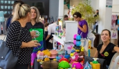 A segunda edição da Feirinha Solidária do Fundo Social segue montada até esta quarta-feira no saguão da Prefeitura, com 24 expositores (Warley Kenji/ PMMC)